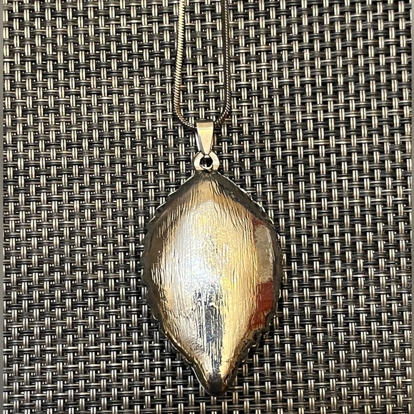 Sparkly Gunmetal Silver-tone Leaf Pendant and Necklace - Picture 5 of 10